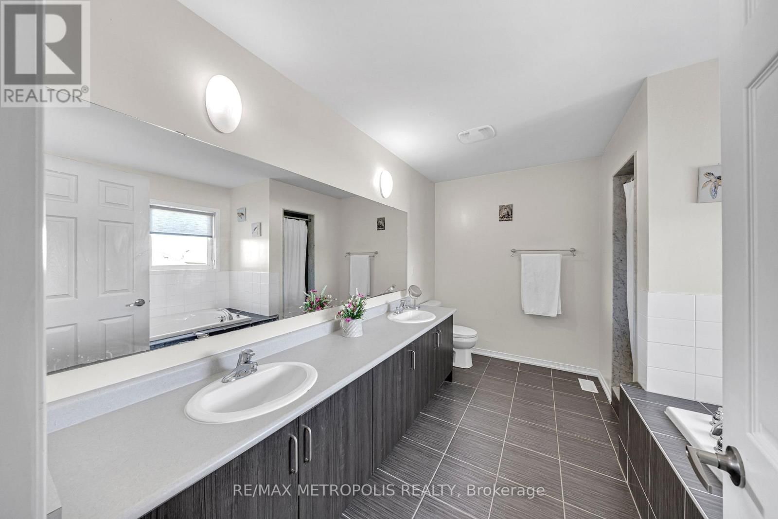 118 CAUTHERS CRESCENT Image 28