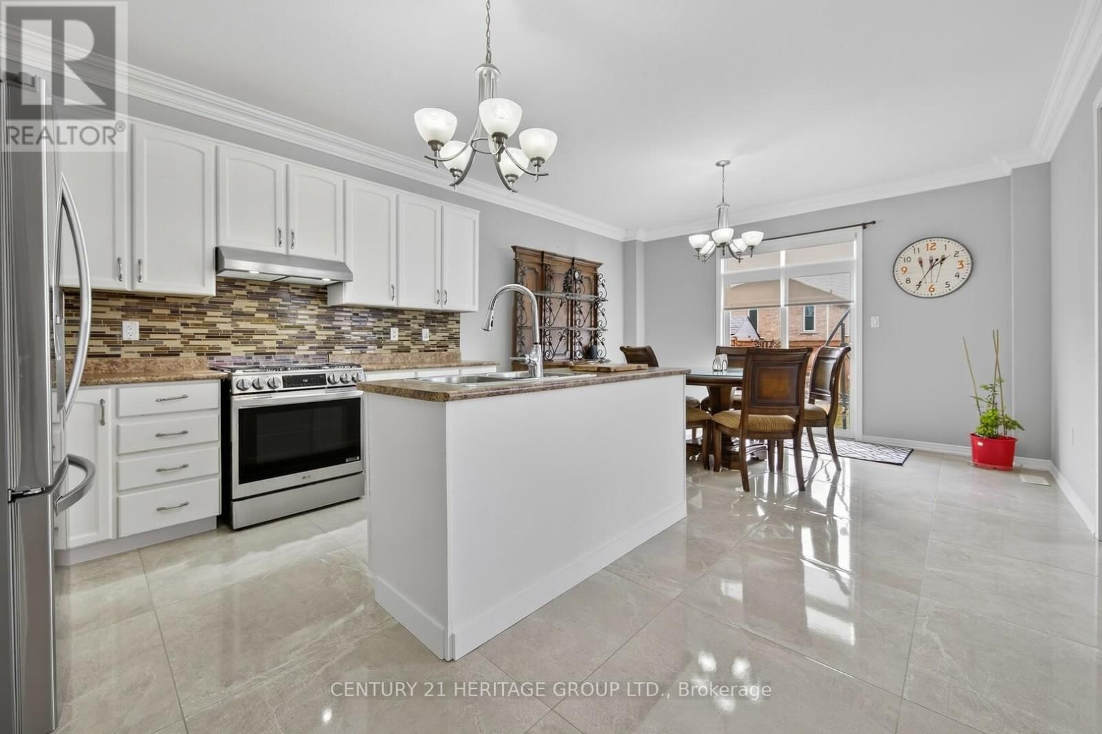 154 RICHARDSON CRESCENT Image 10