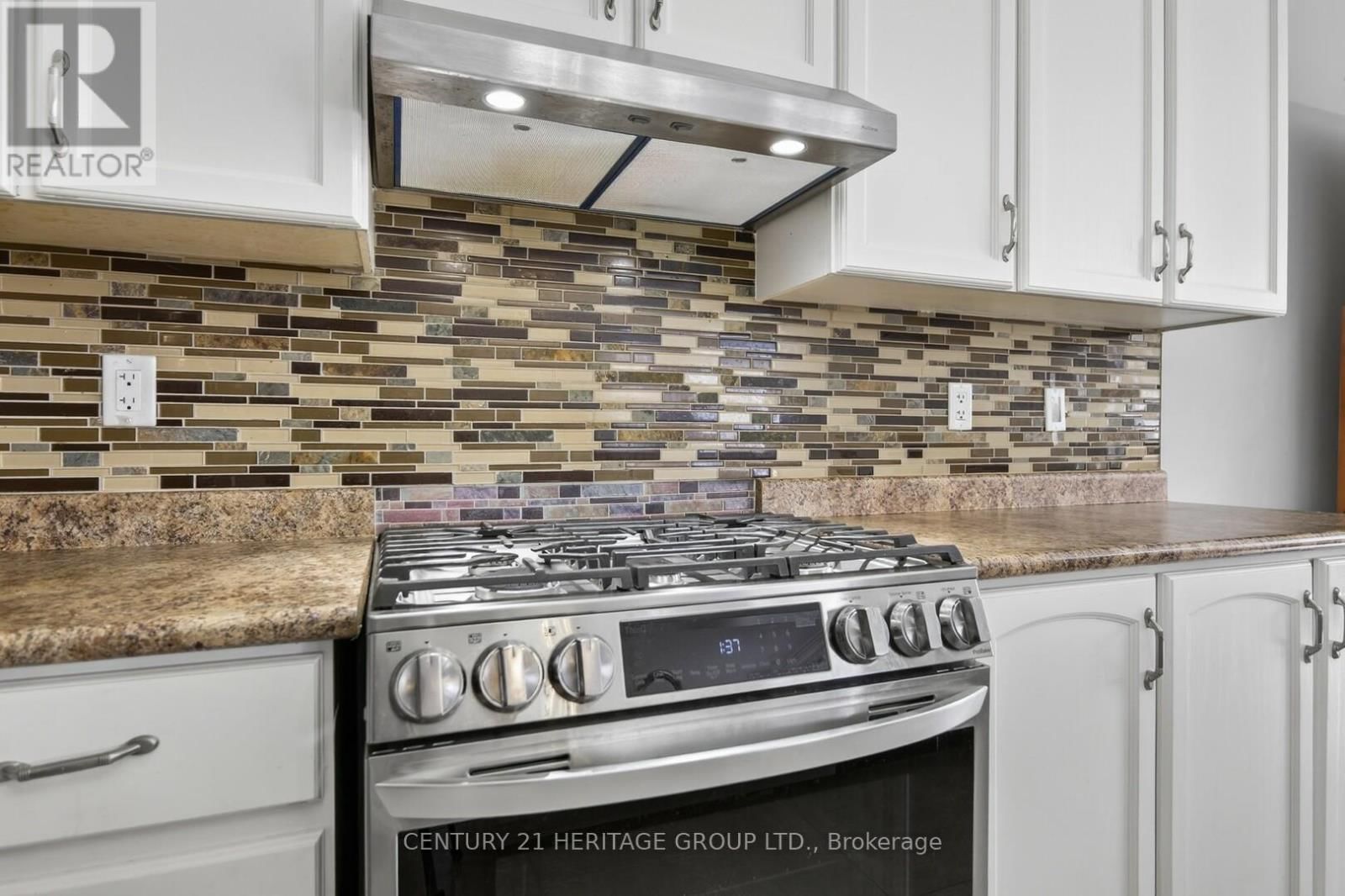 154 RICHARDSON CRESCENT Image 12