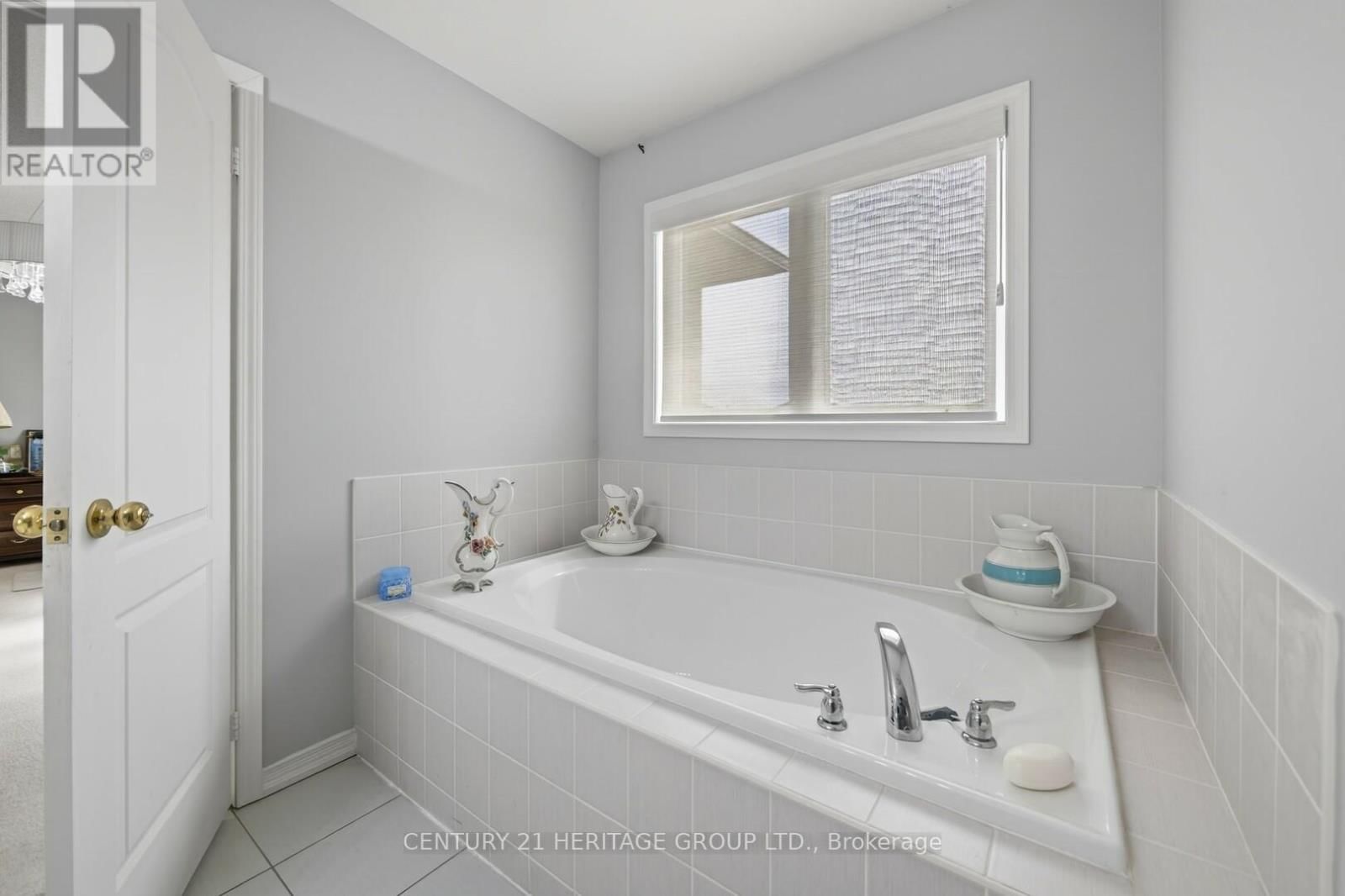 154 RICHARDSON CRESCENT Image 22