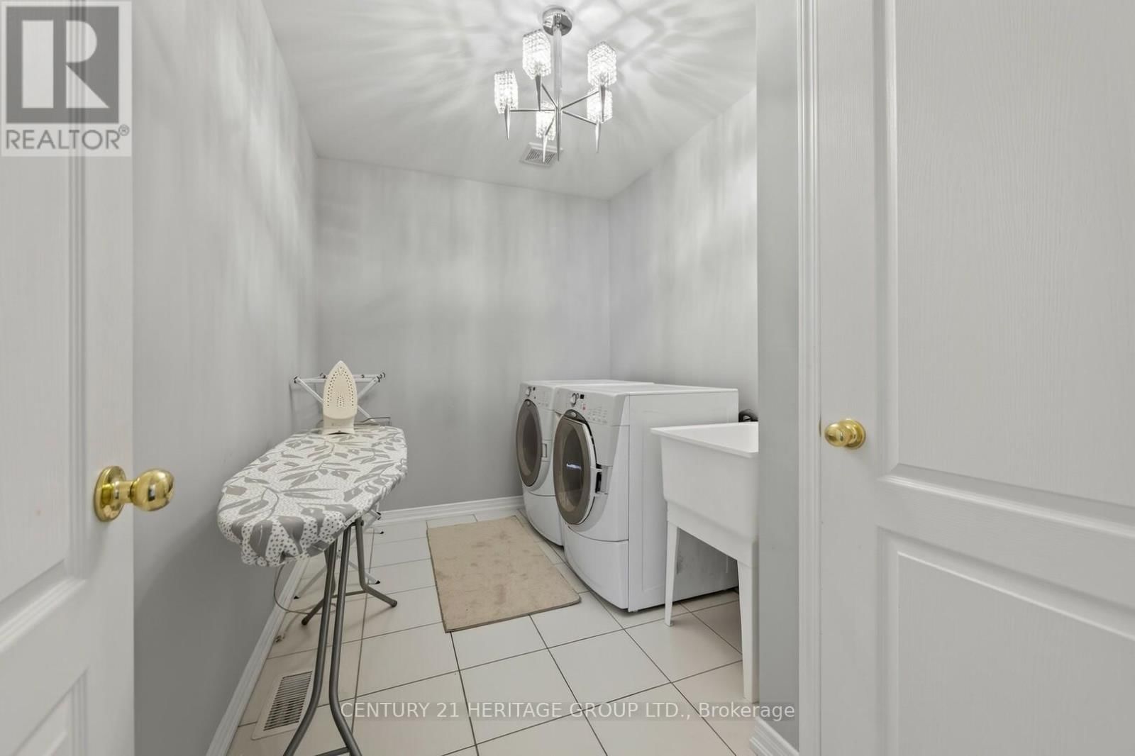 154 RICHARDSON CRESCENT Image 27