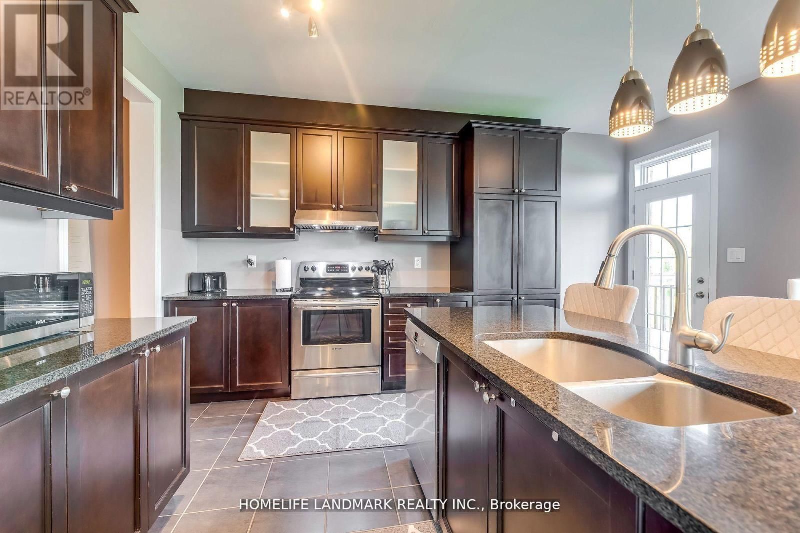 186 DEGRAAF CRESCENT Image 12