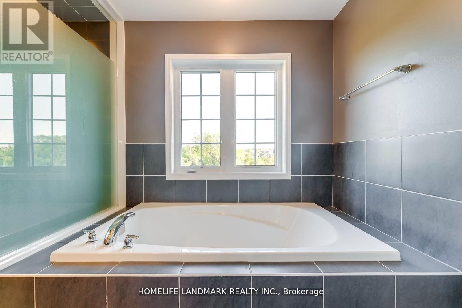 186 DEGRAAF CRESCENT Image 25