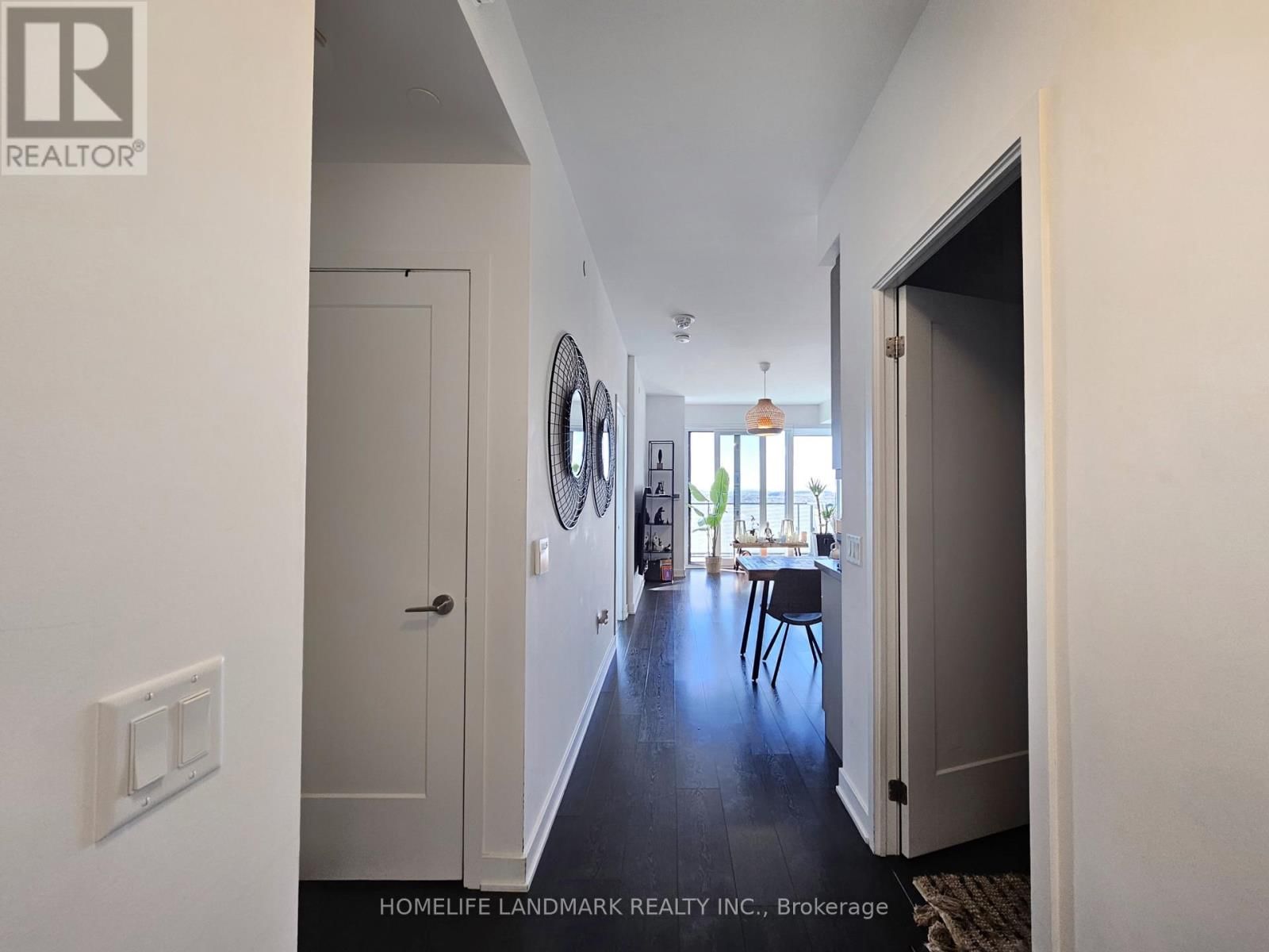 2611 - 105 ONEIDA CRESCENT Image 3