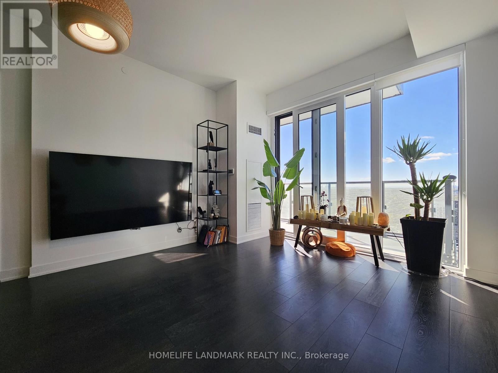 2611 - 105 ONEIDA CRESCENT Image 6