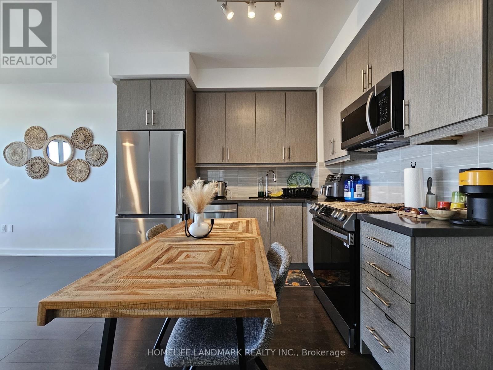 2611 - 105 ONEIDA CRESCENT Image 9