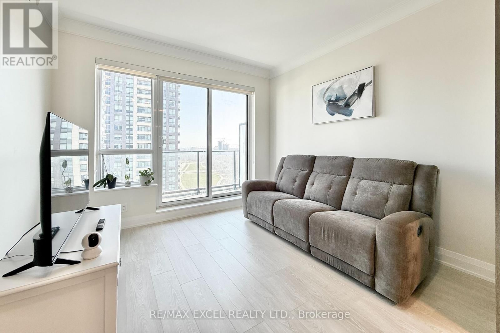 1801 - 18 WATER WALK DRIVE Image 6