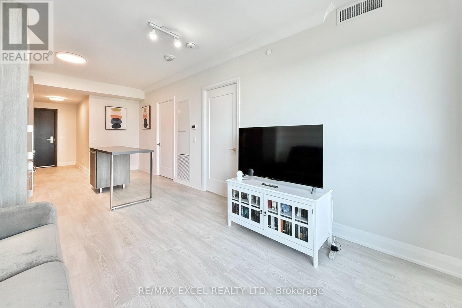 1801 - 18 WATER WALK DRIVE Image 8