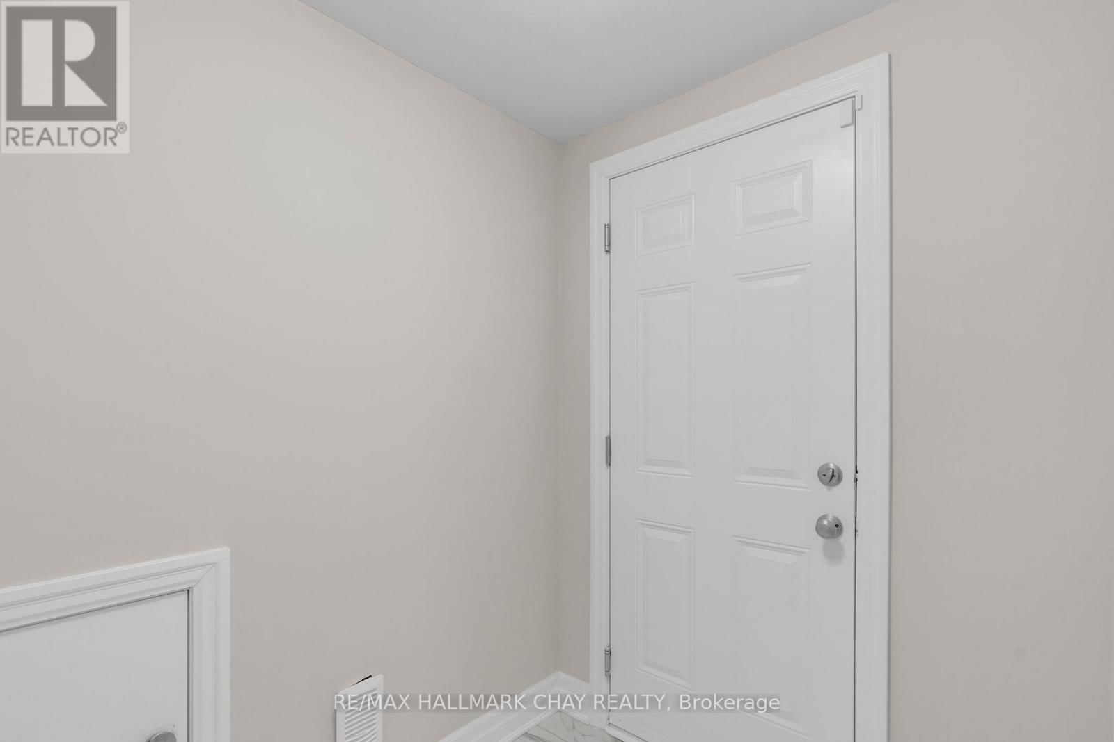 721 MIKA STREET Image 23