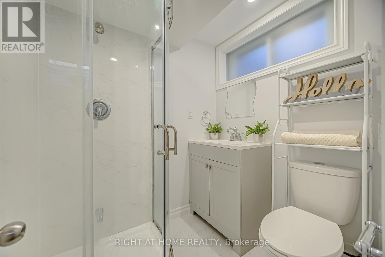 10 HOLM CRESCENT Image 23