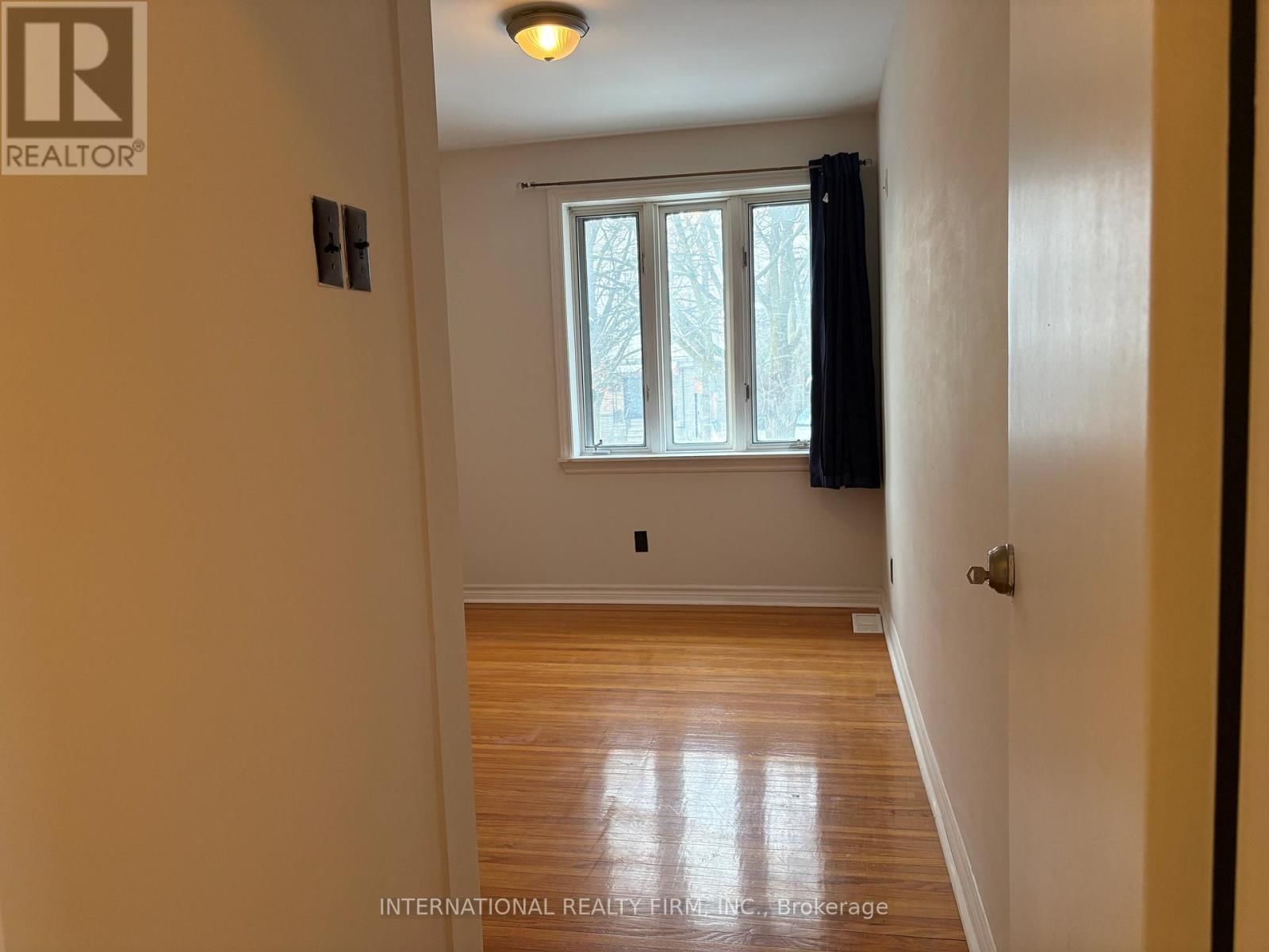 Main - 397 CENTRE STREET EAST Image 11