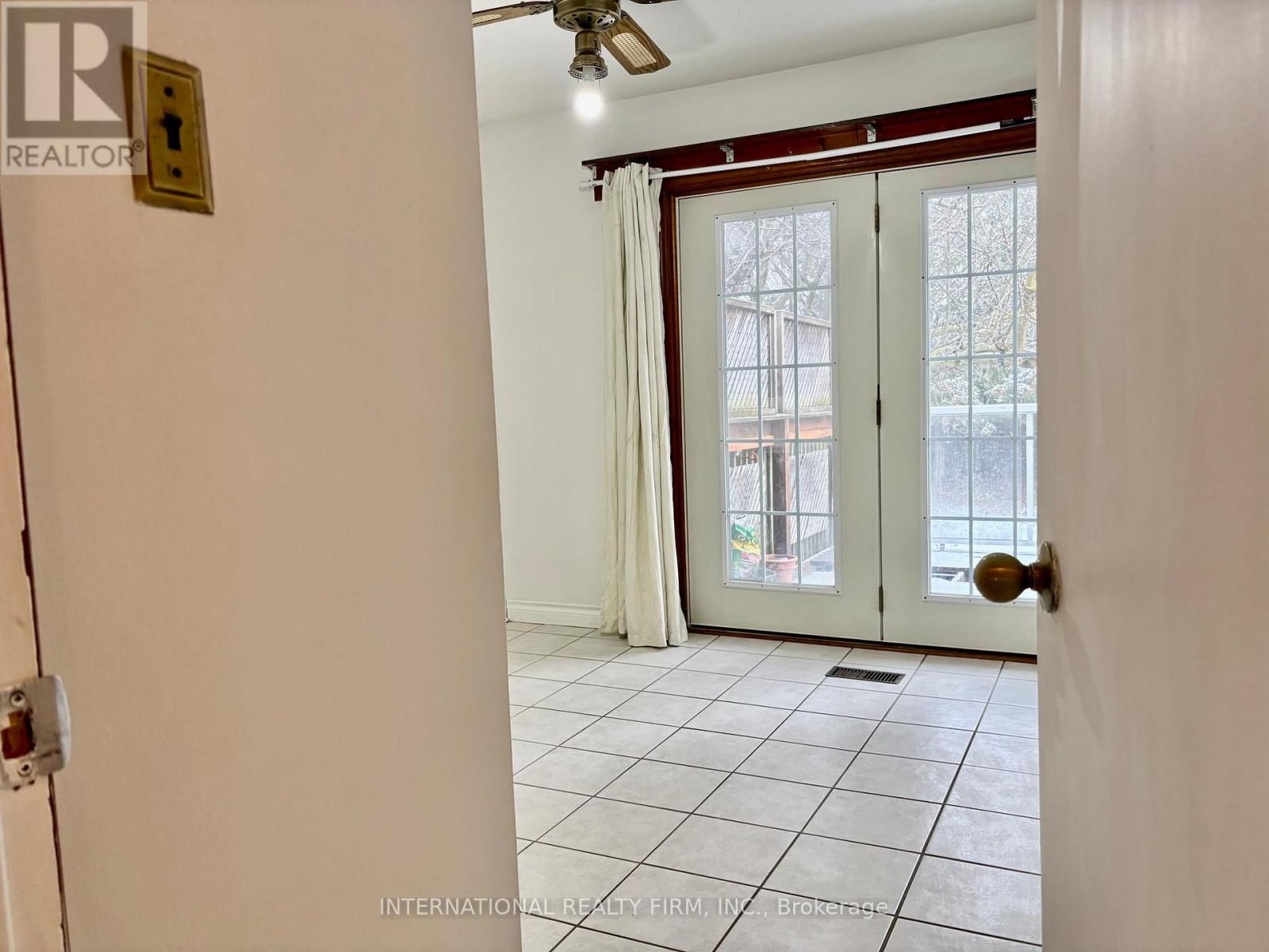 Main - 397 CENTRE STREET EAST Image 12