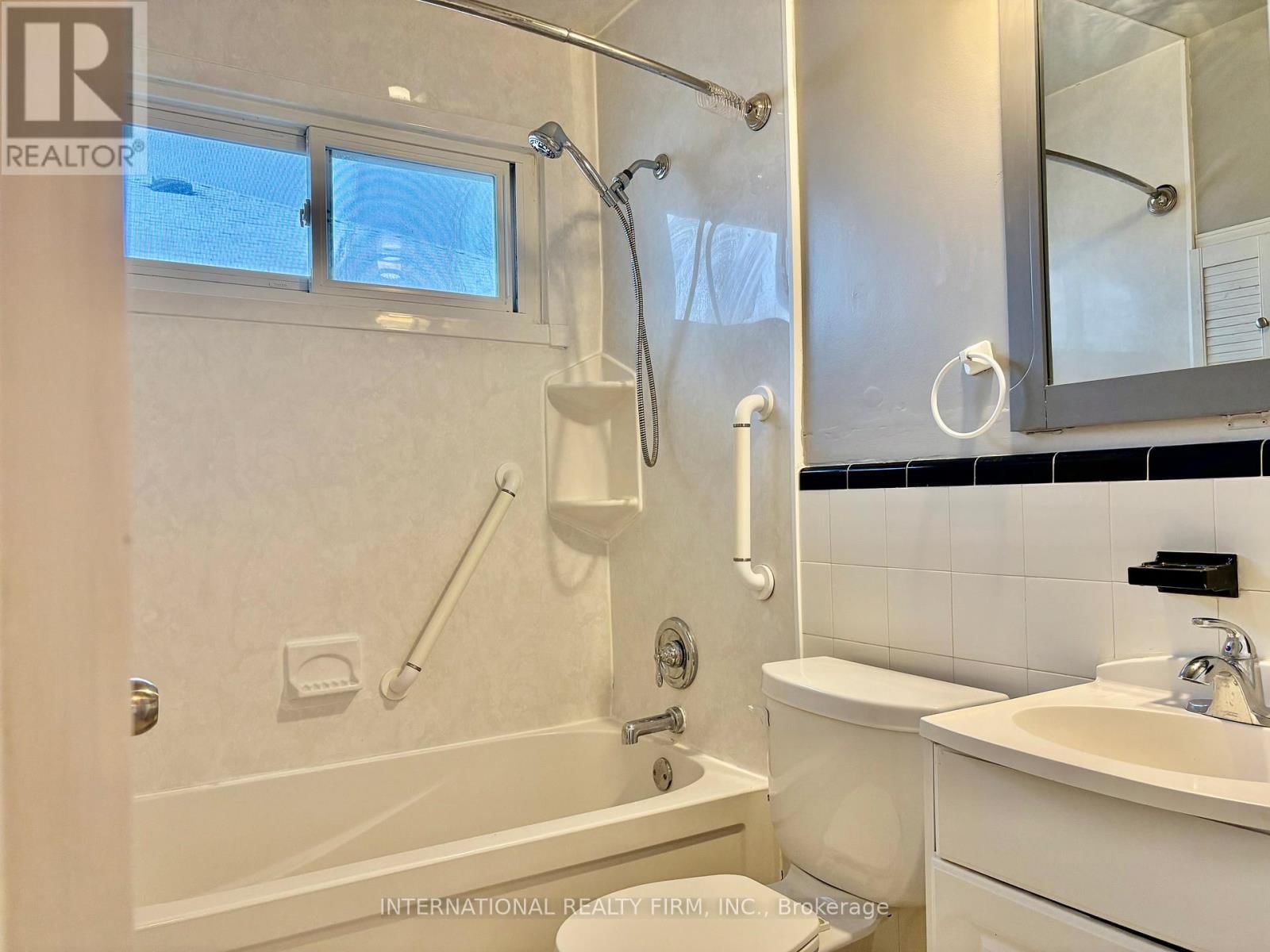 Main - 397 CENTRE STREET EAST Image 13