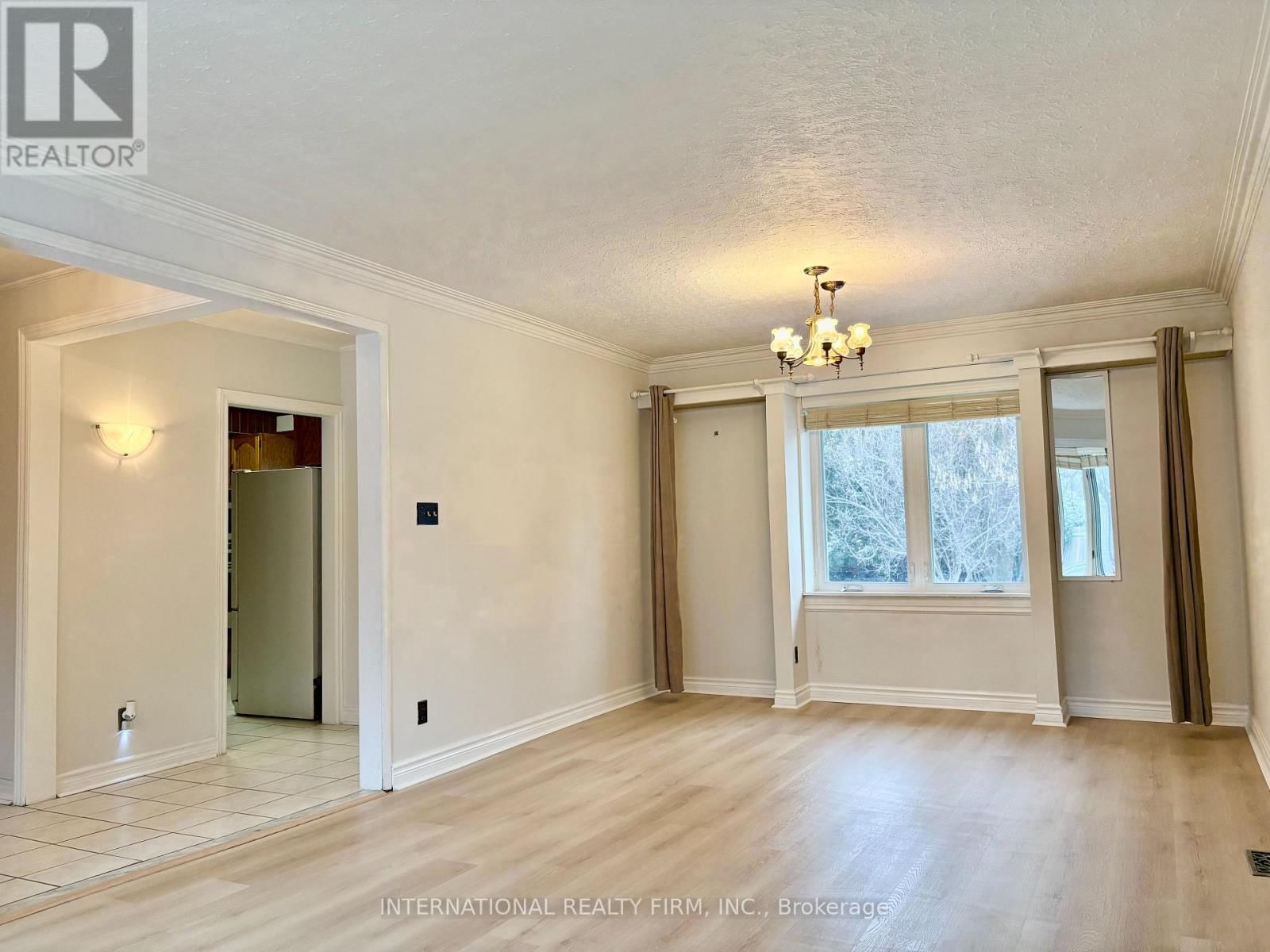 Main - 397 CENTRE STREET EAST Image 4