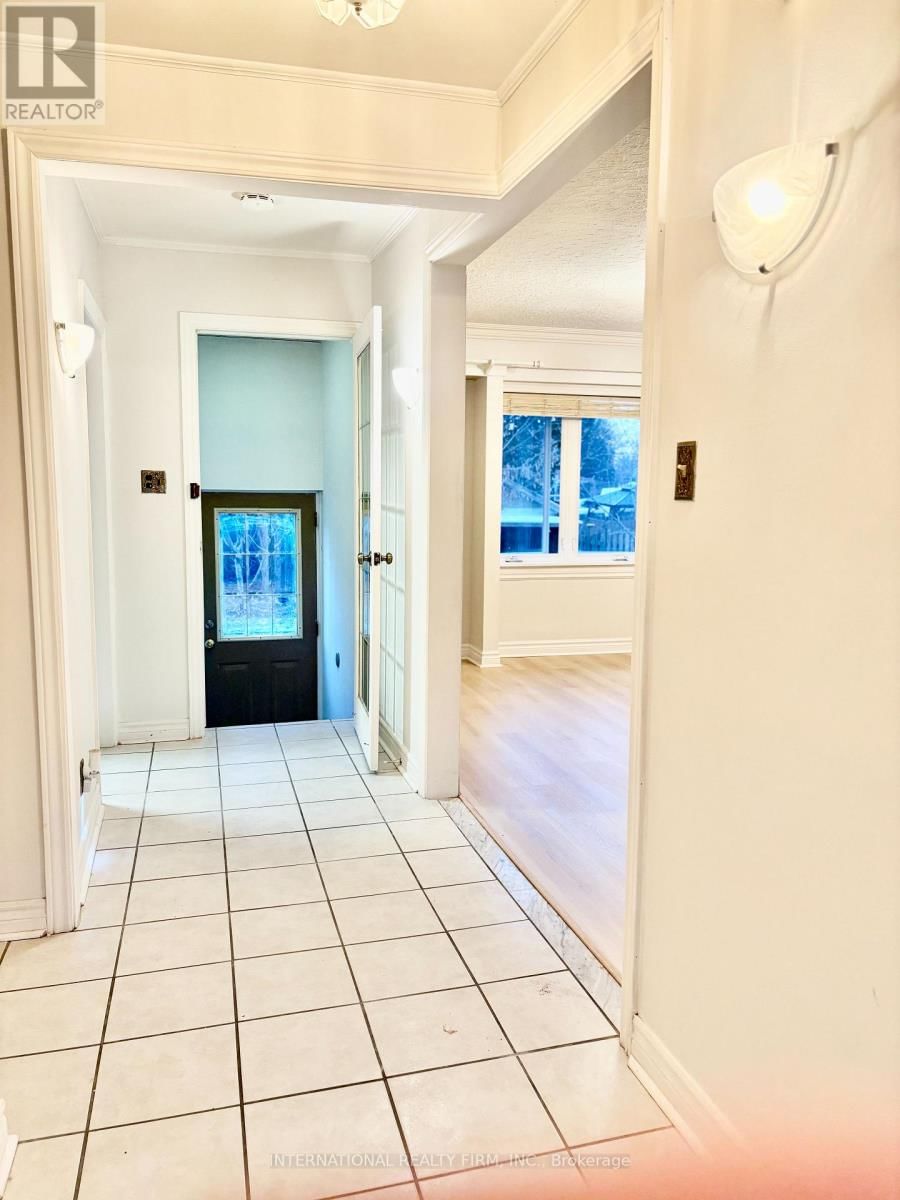 Main - 397 CENTRE STREET EAST Image 5