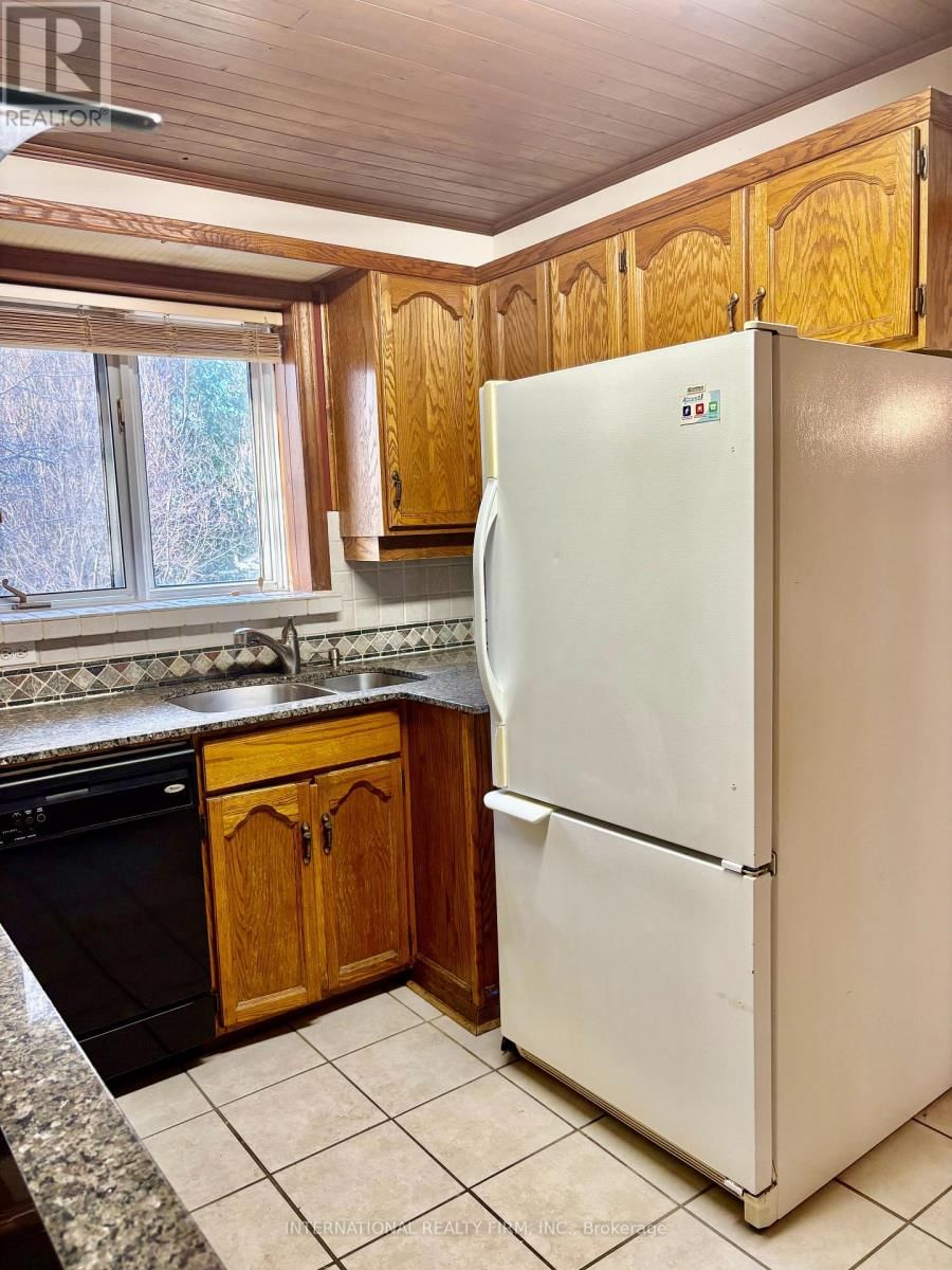 Main - 397 CENTRE STREET EAST Image 7