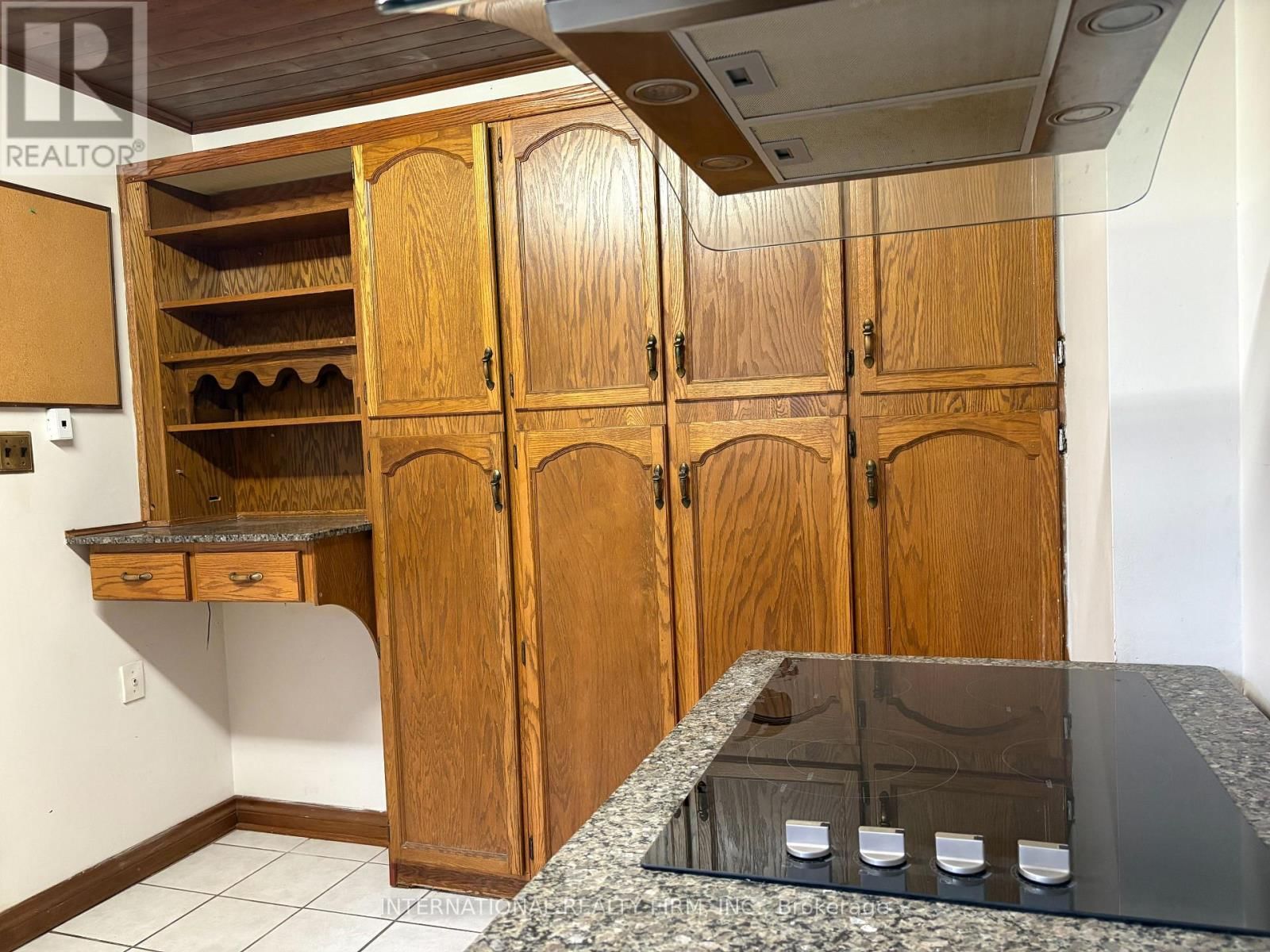 Main - 397 CENTRE STREET EAST Image 8