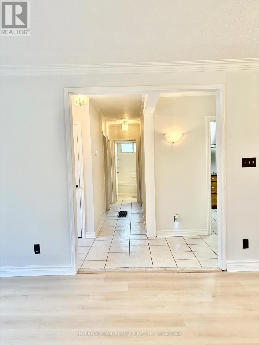 Main - 397 CENTRE STREET EAST Image 9