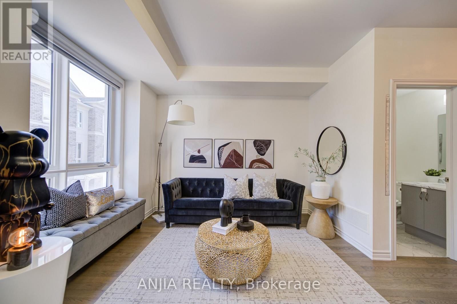 64 CHICAGO LANE Image 27