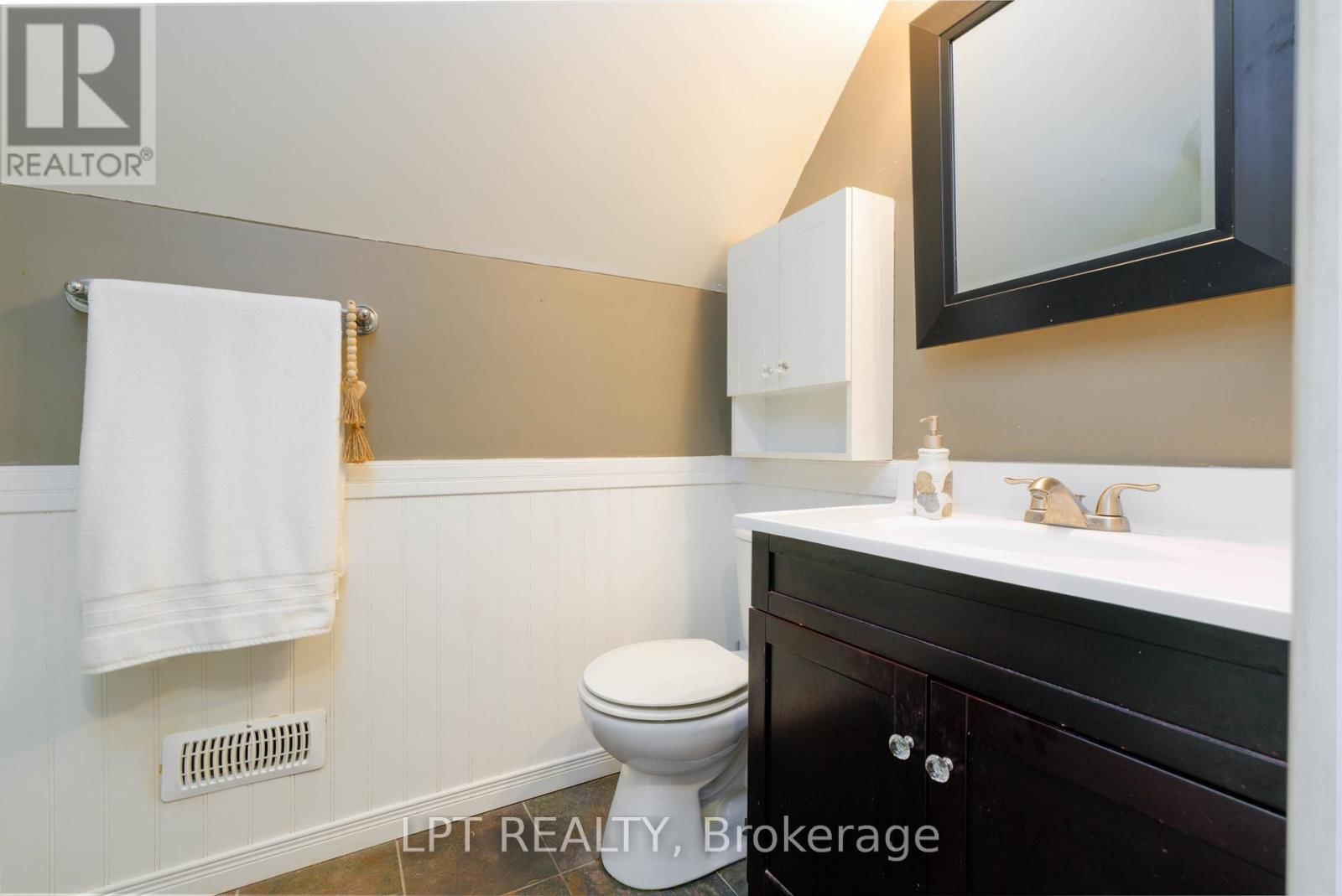 11 HARDWOOD DRIVE Image 18