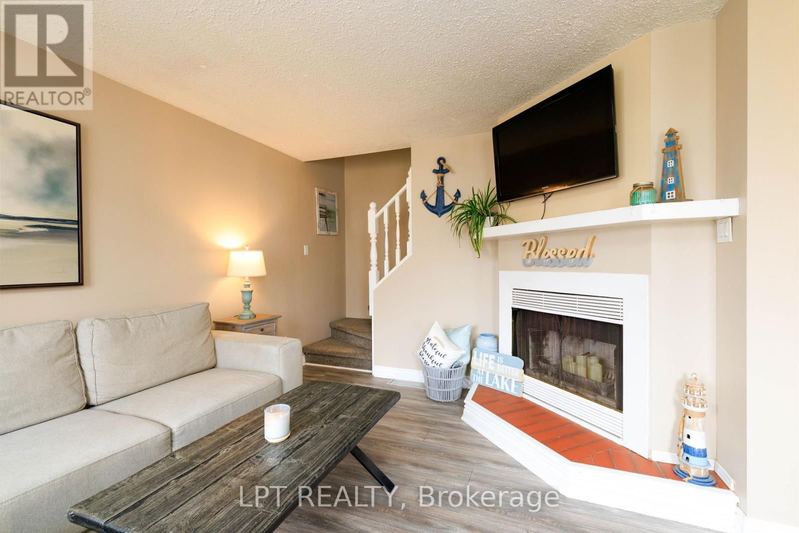 11 HARDWOOD DRIVE Image 7