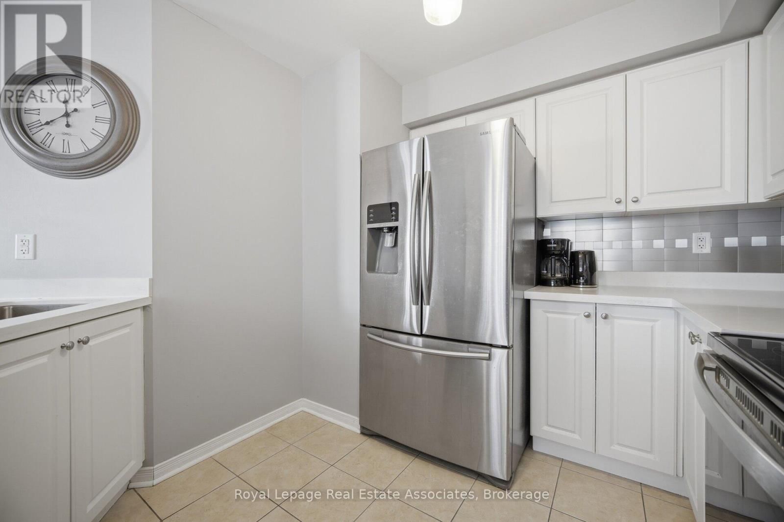 192 LOUISBOURG WAY Image 18