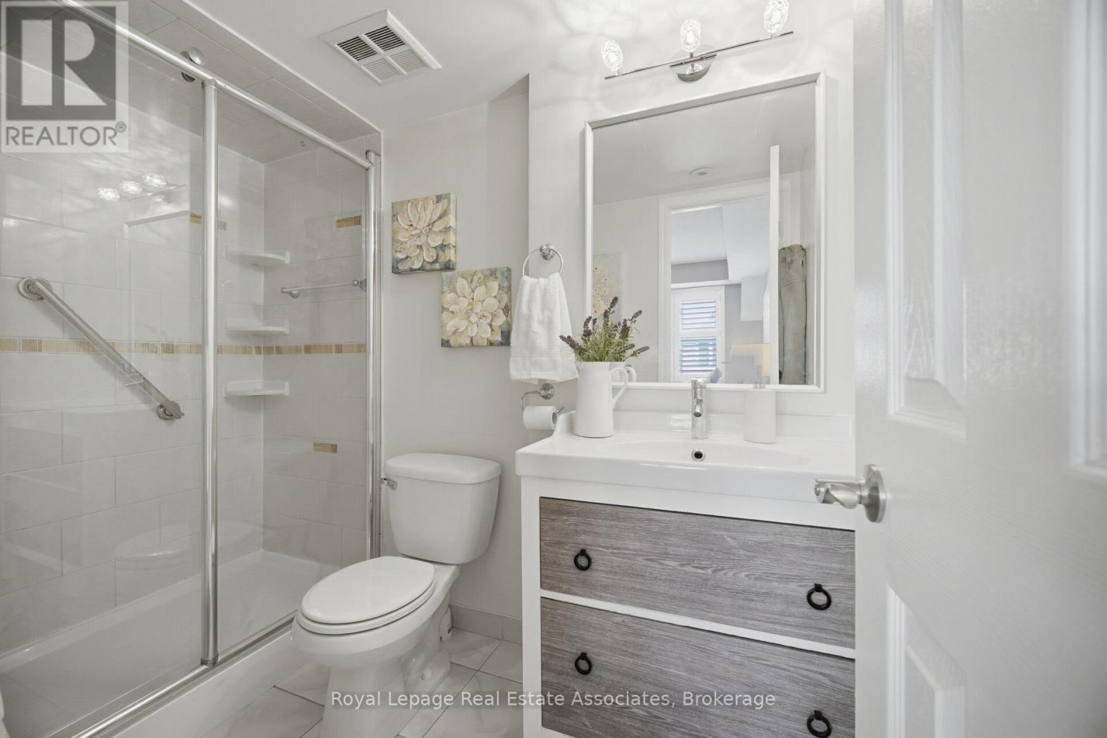 192 LOUISBOURG WAY Image 28