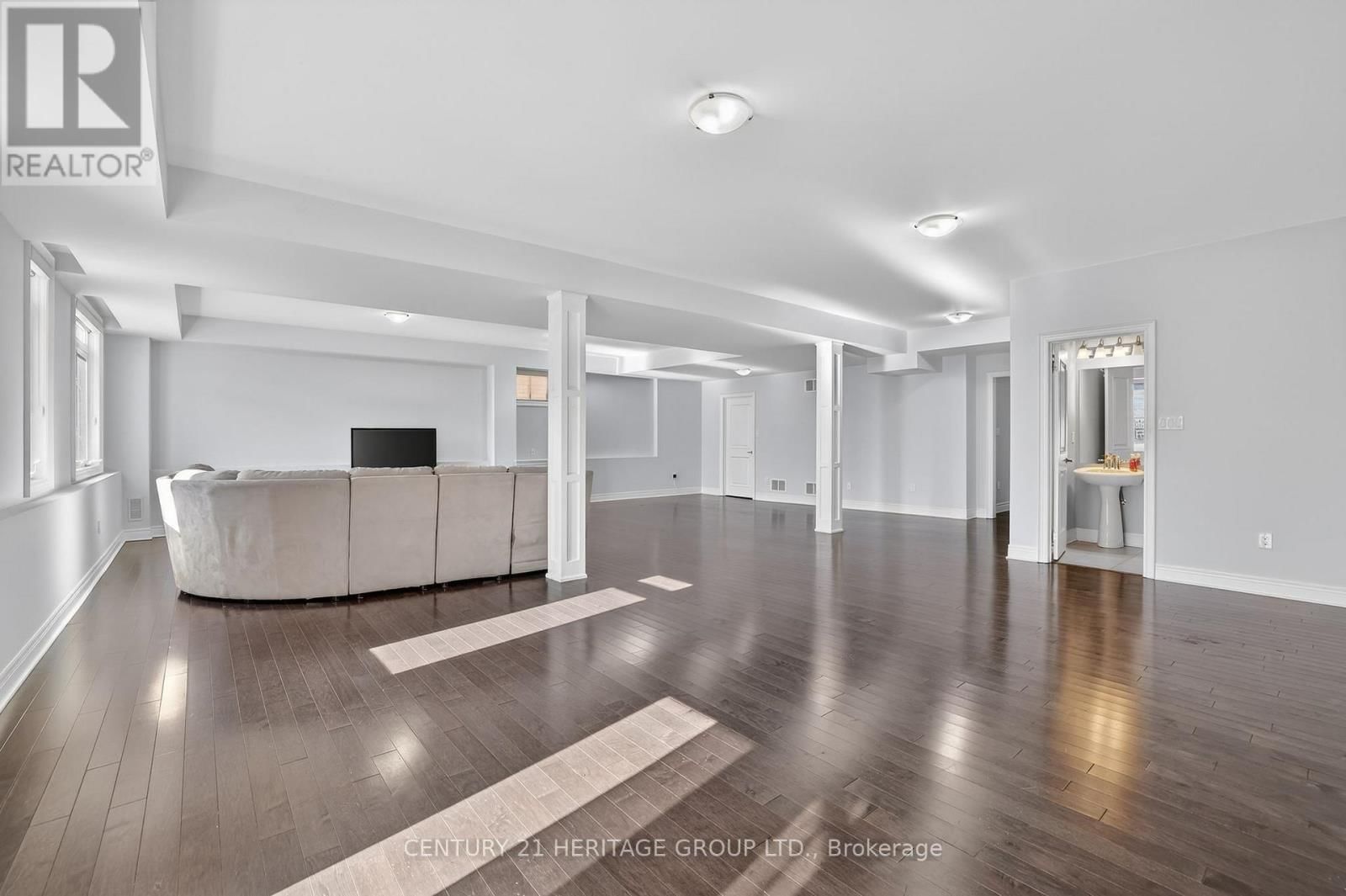 18 WEST PARK AVENUE Image 34