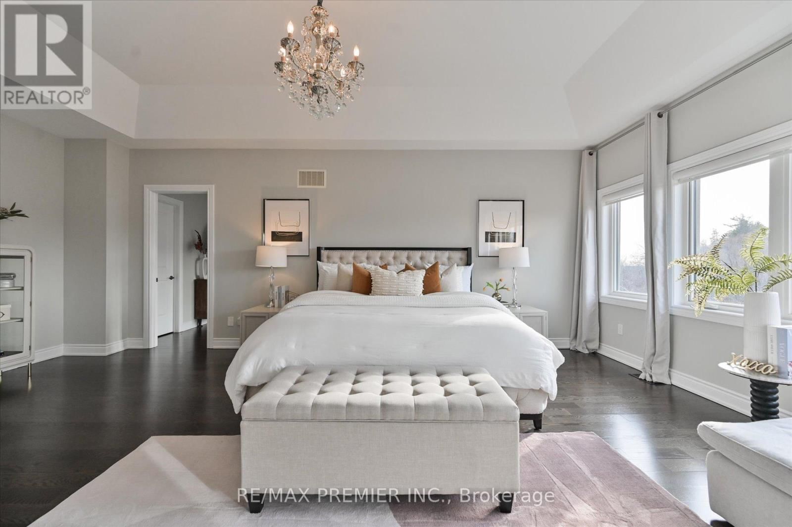 126 BURNS BOULEVARD Image 23