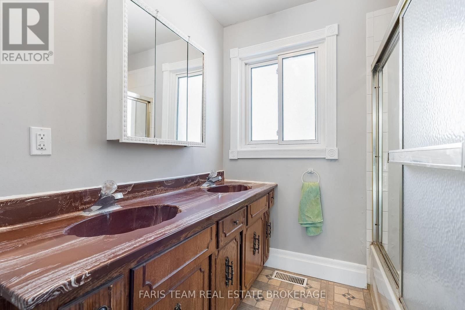 706 JAMES STREET Image 15