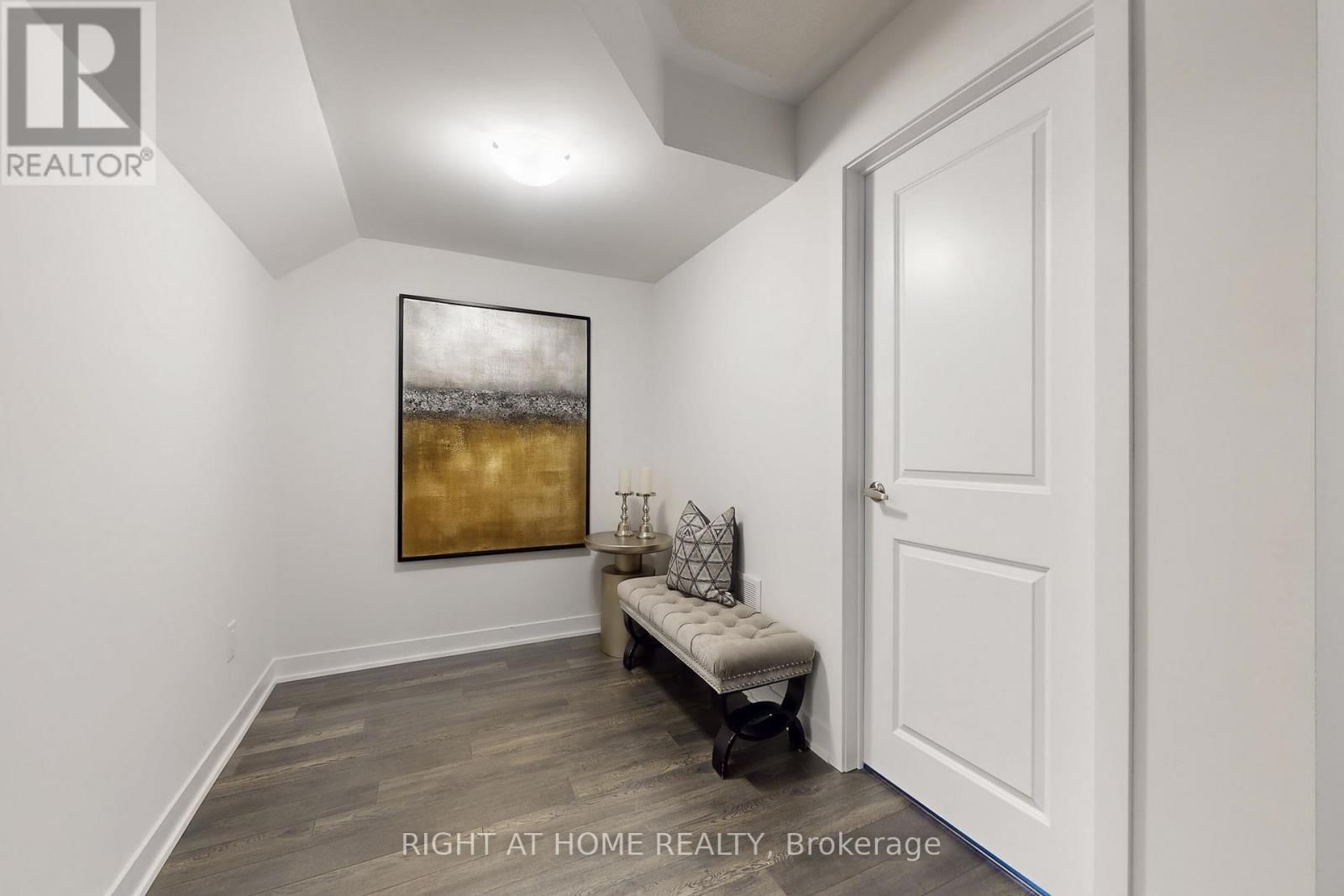 154 ANNA RUSSELL WAY Image 35