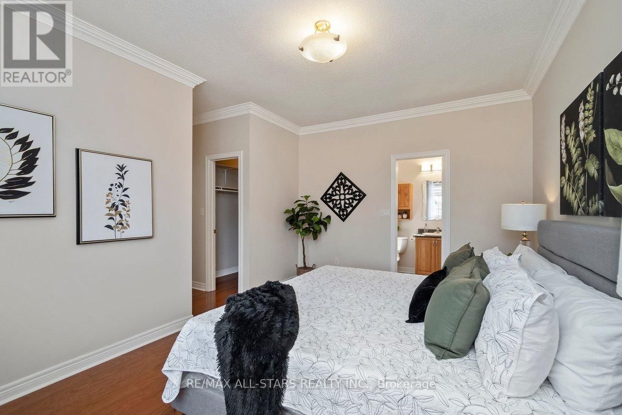 142 SAFFRON STREET Image 28