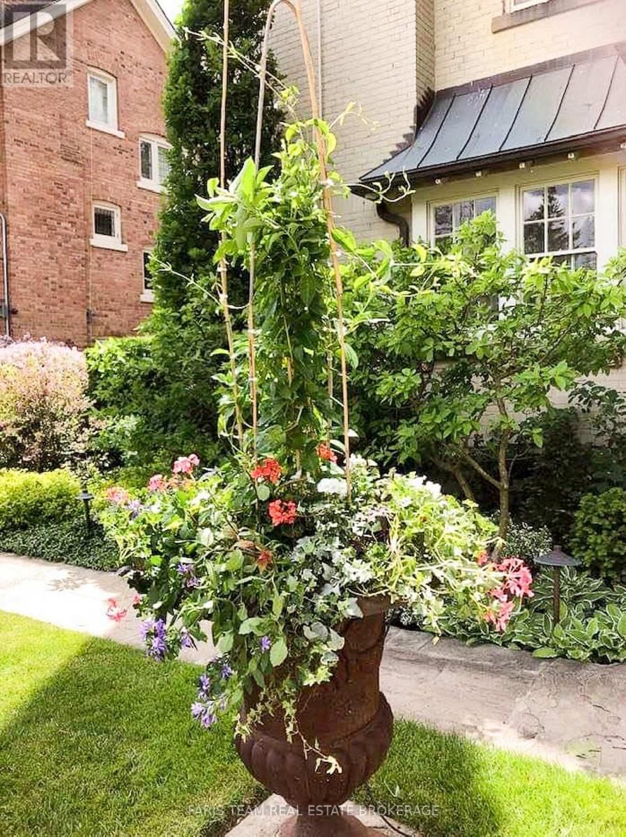 272 TOM TAYLOR CRESCENT Image 27