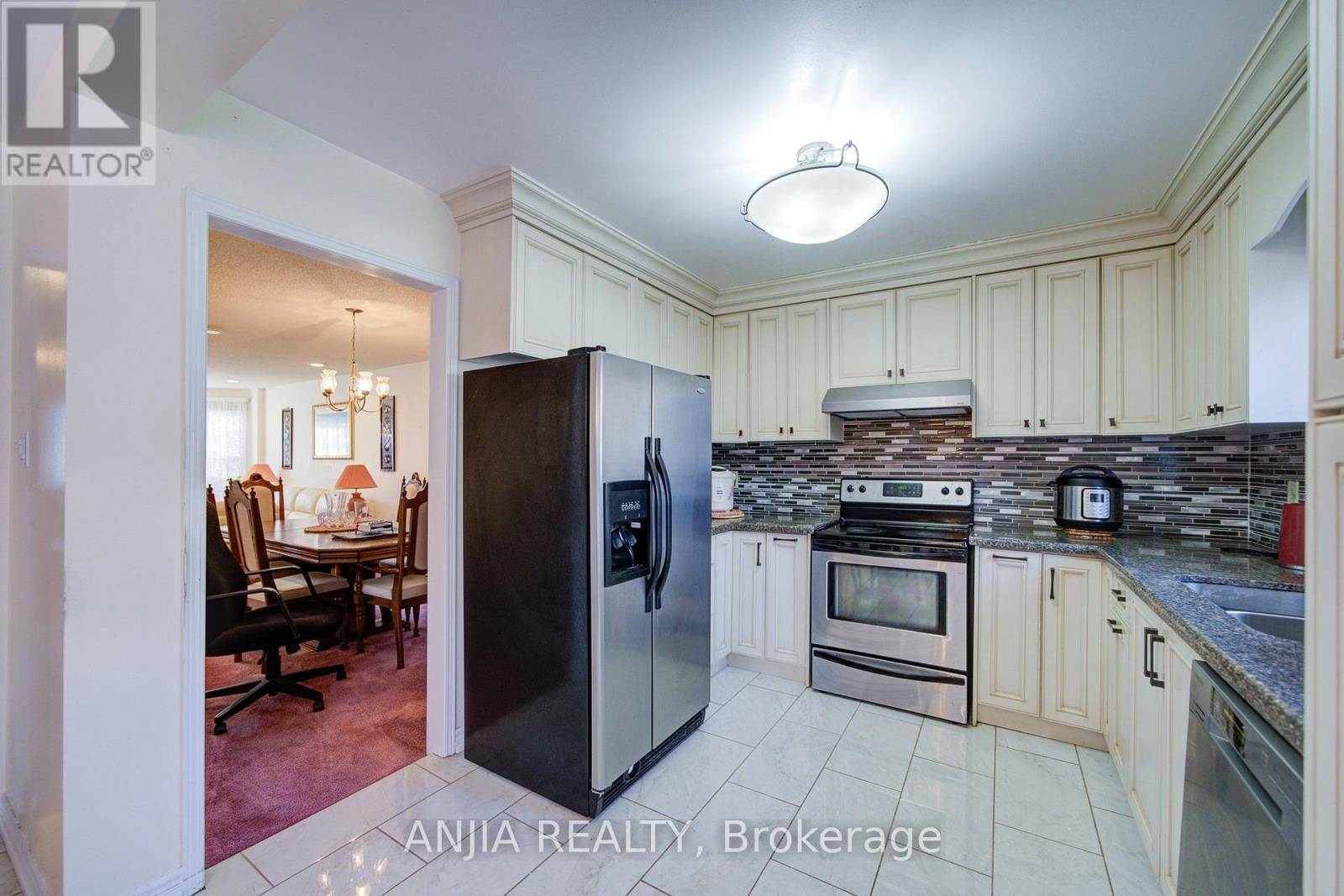 34 BAYLAWN DRIVE Image 18