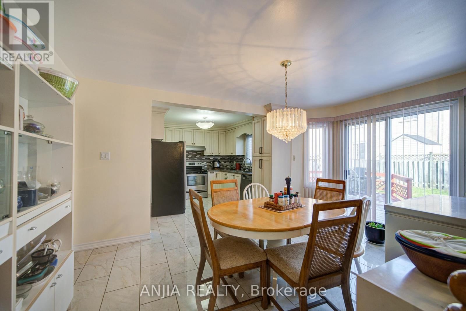 34 BAYLAWN DRIVE Image 21