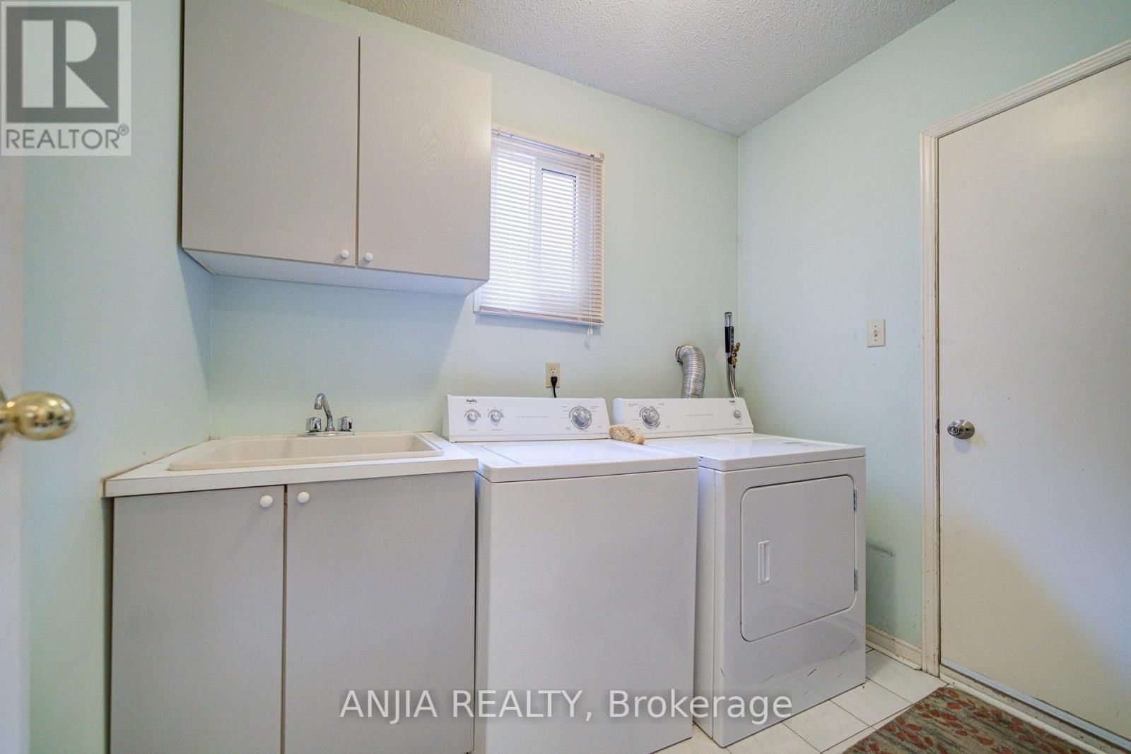 34 BAYLAWN DRIVE Image 24