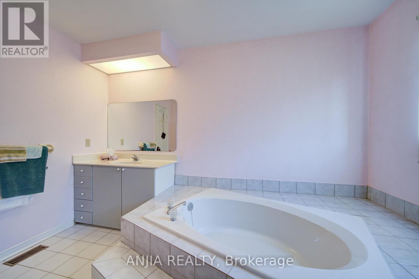 34 BAYLAWN DRIVE Image 30