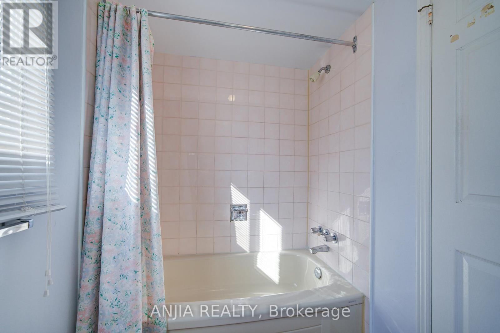 34 BAYLAWN DRIVE Image 39