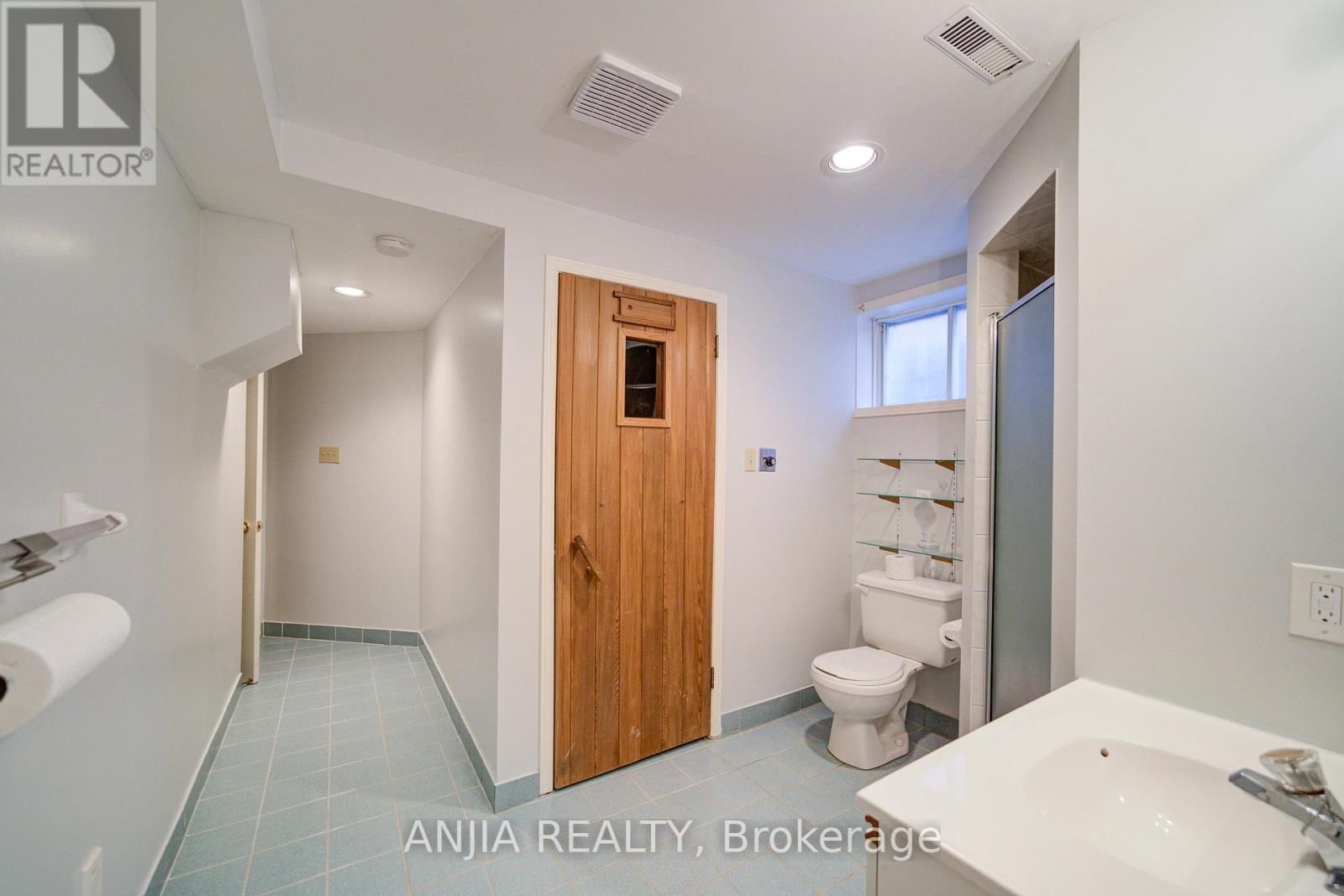 34 BAYLAWN DRIVE Image 45