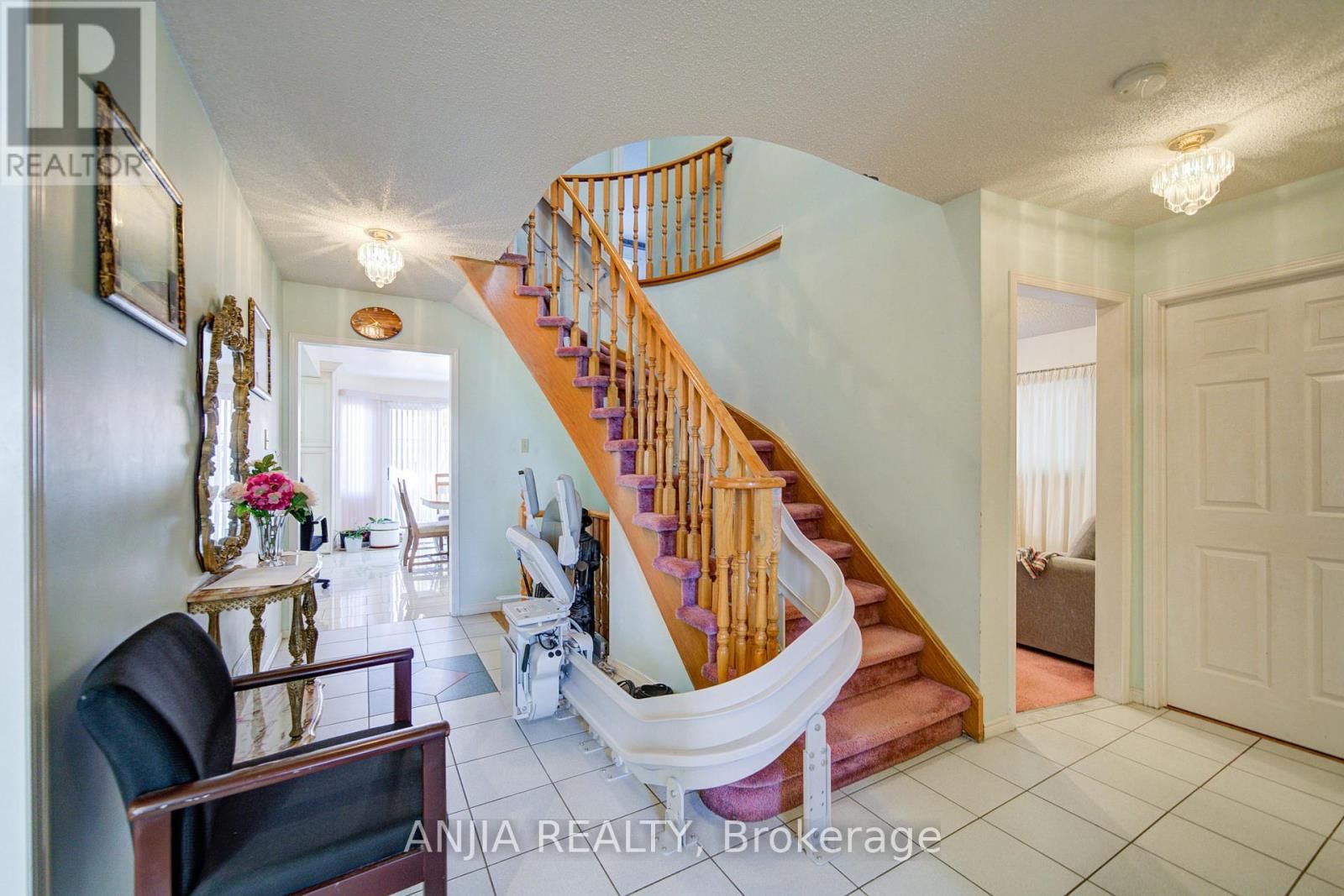 34 BAYLAWN DRIVE Image 8