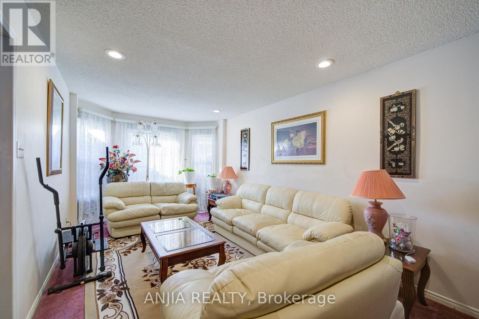 34 BAYLAWN DRIVE Image 9