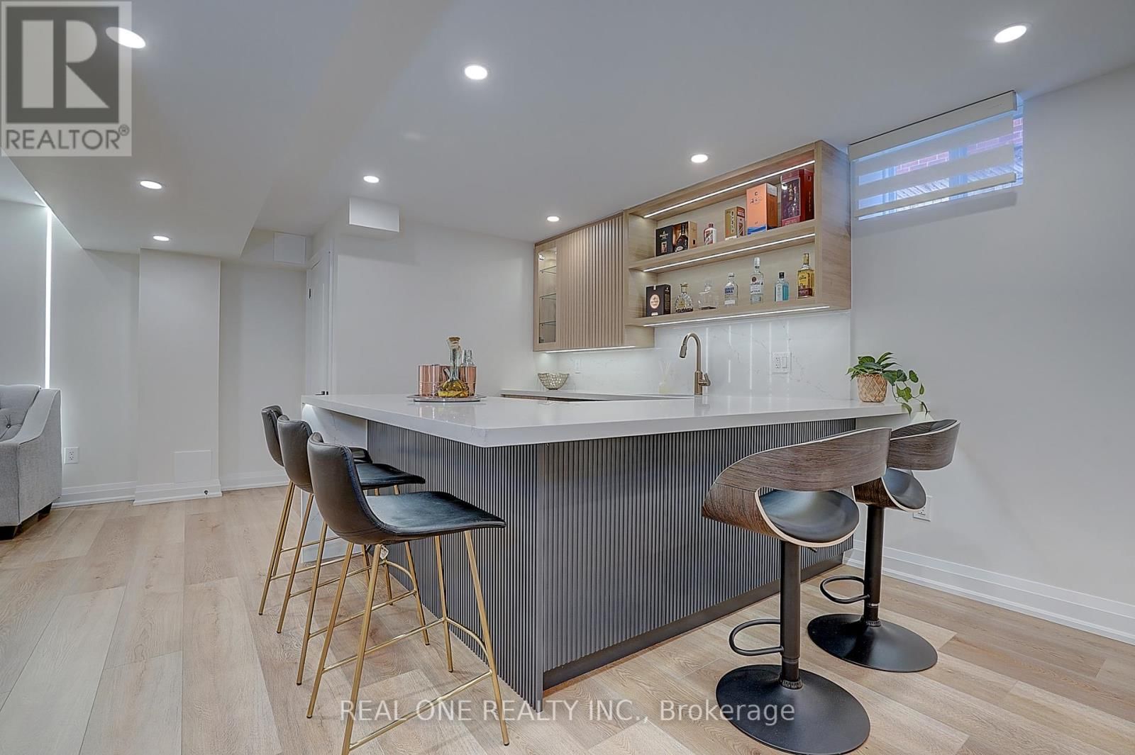 4 CASSON PLACE Image 31