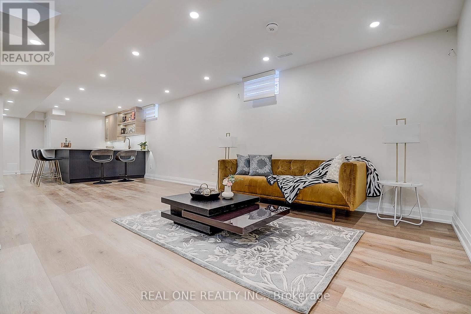 4 CASSON PLACE Image 32