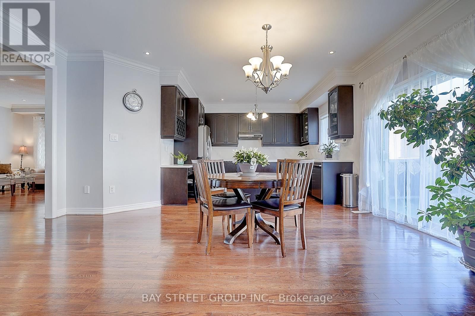 90 GABLE AVENUE NORTH Image 19