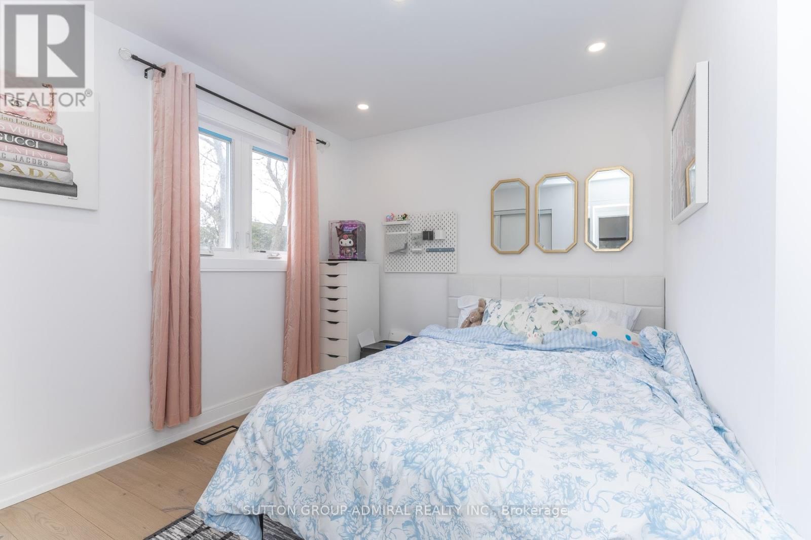 37 SPRING GATE BOULEVARD Image 19