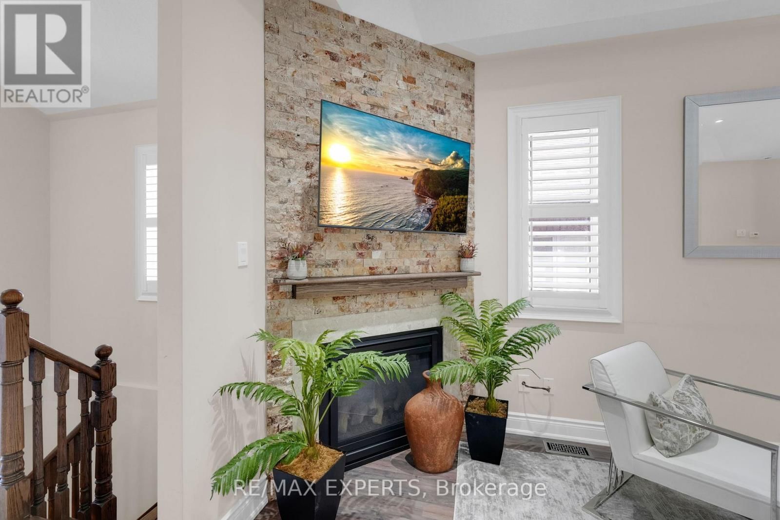 57 HOPKINS CRESCENT NORTH Image 12