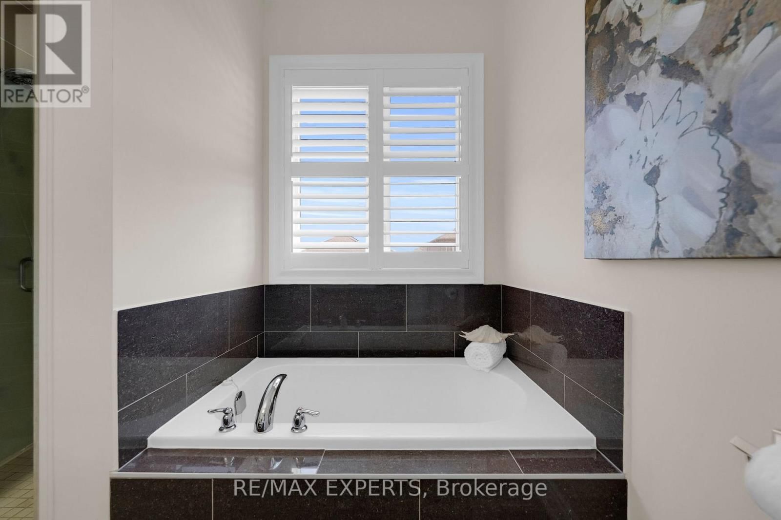 57 HOPKINS CRESCENT NORTH Image 30