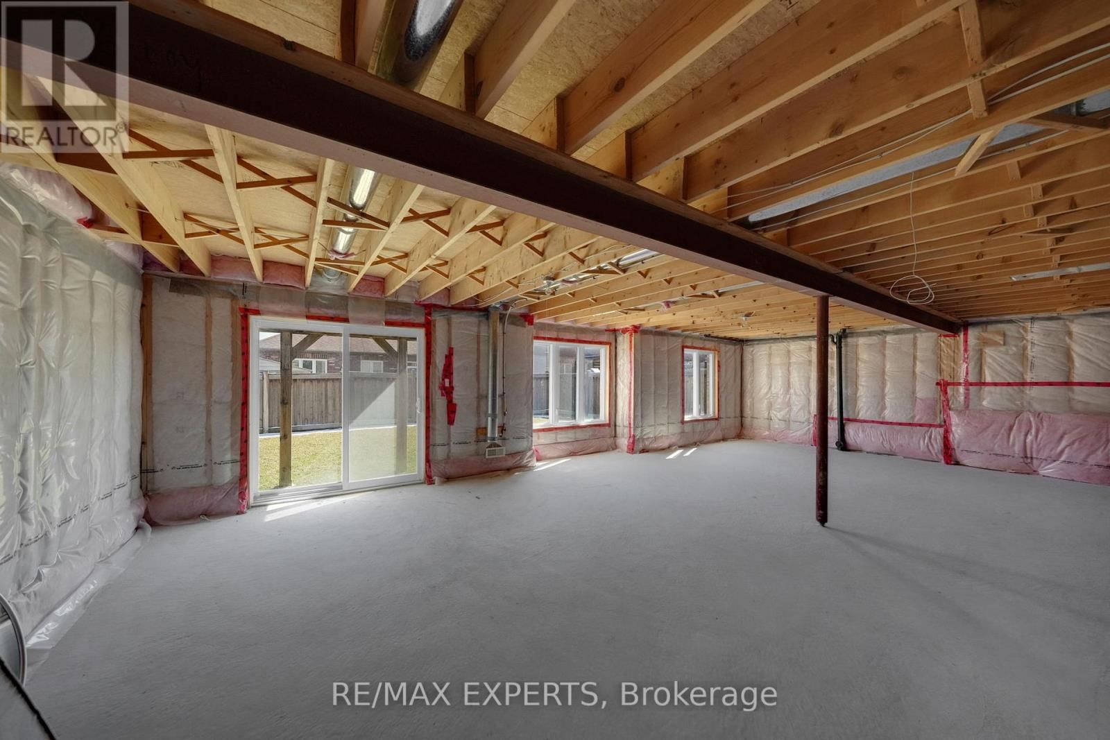 57 HOPKINS CRESCENT NORTH Image 40