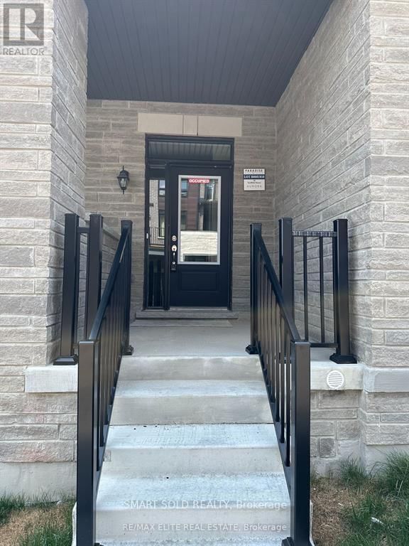 10 GRIFFITH ST STREET Image 2