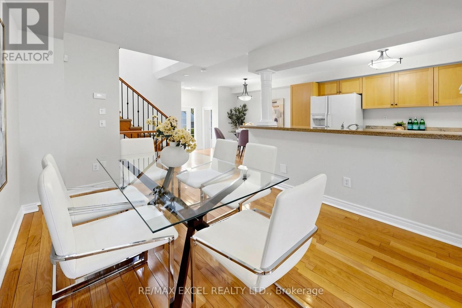 523 BUR OAK AVENUE Image 11